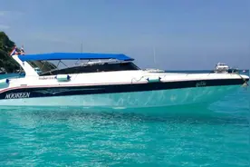 在船上，到底是 in a boat，还是 on a boat？图片