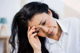 女性月经快结束的时候，千万别着急做这3件事，不要大意图片
