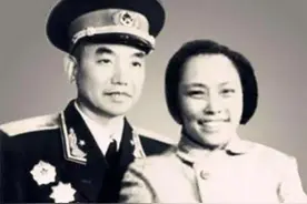 萧克孙子在校读书,衣服带补丁被同学笑话,老师:你家条件不好么？图片