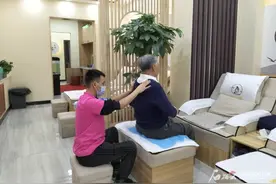 足疗师伊尔夏提·依明：双手“洗”出自信人生图片