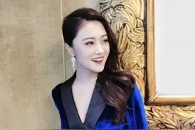 玖月奇迹王小玮太惊艳了，穿丝绒连体裤比例优越，气质太出众图片