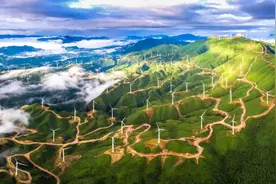 中国南方最大高山风电场建成运行，就在桂林图片