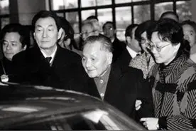 1991年邓小平视察上海，对朱镕基说：不要怕失败，胆子大一点图片