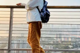 中年妇女一个人旅行，如何订机票、选酒店、安排吃住、行程图片