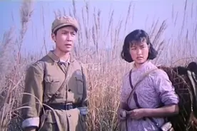 40年后，刘晓庆和唐国强“亲兄妹”再同框，一个67岁一个年龄成谜图片