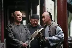 纪晓岚冬天扇扇子，太监出上联讽刺，老纪智答16字，乐坏和珅图片