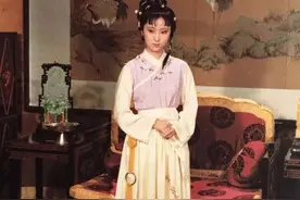 冷眼看红楼：林黛玉为何要配许多蔷薇硝？她在努力维系自己的社交图片