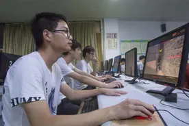 羡慕！上课只能打游戏 出勤全满给高分 大学电子竞技课程受追捧图片