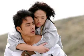 新版《王子变青蛙》开播，看到男主的穿搭后，网友：升级版黄渤？图片