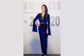 玖月奇迹王小玮越来越丰满，真空穿丝绒连体裤好惊艳，美得认不出图片