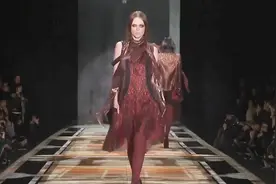 可可·罗恰Coco Rocha 独特的台步和气质 深得国际超级品牌的宠爱视频封面