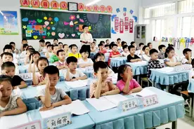 驻马店市第二十五小学开展一年级“小学生行为规范”主题班会图片