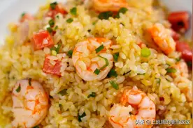 炒饭好吃有诀窍，师傅教你一招，小孩天天嚷着要图片