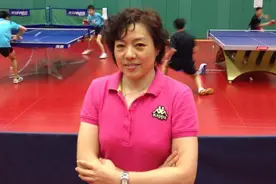 她是何智丽让球事件当事人，输球后失声痛哭，谈及往事毫不后悔图片