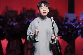 张九龄荣升为九队队长，跪地磕头谢师父图片