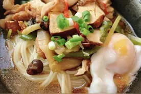 营养早餐，从一碗臊子面开始，配料充足吃得过瘾图片