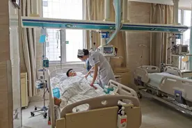 40厘米钢筋横穿胸膛  11岁男孩与死神擦肩而过图片