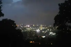 夜晚登顶深圳大南山图片
