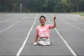 5岁失去双腿，母亲自尽，父亲离家出走，她靠双手走出精彩人生图片