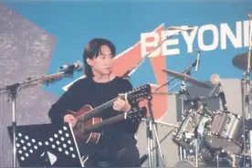 当年黄家驹为何离开香港，往日本发展？最后参加日本综艺节目摔死图片