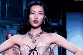 超模的标配姿势是啥？你知道为什么要这样做吗？图片