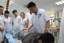 “我可以踩自行车了！”张定宇尝试中医治疗效果明显图片