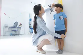 最佳儿童身高参照表，男孩女孩全都有，看看你家孩子达标没图片