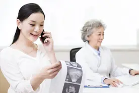 孕期产检，准爸爸是需要陪同的，这过程太重要图片