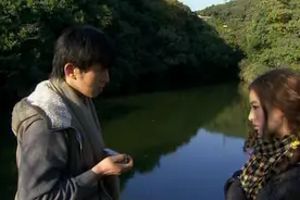 男友要去北海道当作家，女友哭着抱他：我不想让你走！男友心软了视频封面