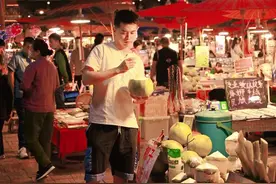 亚洲规模最大的夜市，中国游客：简直比泰国还热闹图片