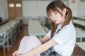 清纯学妹：白丝双马尾少女图片