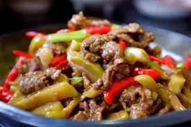 炒牛肉，加淀粉腌制是大错！多加这2样，牛肉嫩滑香软，非常入味图片