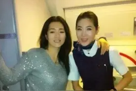 19位素颜女明星与空姐合影 看完不知你想说什么图片