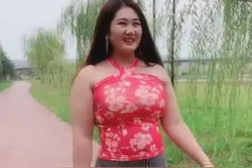 走在乡间的小路上图片