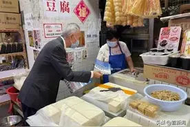 地产大佬李家诚等人上街发传单，所为何事？丨香港一日图片