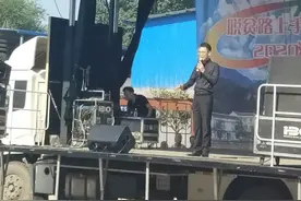 河南歌舞演艺集团走进王村乡开展巡回演出图片