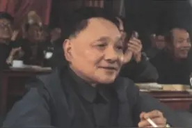 周恩来斥责邓小平：你就不能忍一忍｜邓小平的幽默回答足见其伟大图片