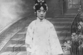 竟然有人敢偷看皇后更衣？“落魄凤凰不如鸡”，婉容就是其中一个图片