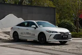 新车上市，为啥不能急着买？要么价格上被割韭菜，要么当了小白鼠图片