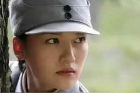 八路军帽子上的两颗扣子是做什么的？图片