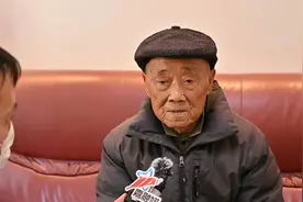 “总书记的回信，我读了一遍又一遍！”九旬新四军老战士难掩激动之情图片
