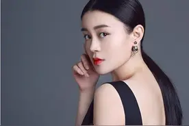 关婷娜从“浴巾”到旗袍，S形曲线身材傲人，女人有“肉”才好看图片