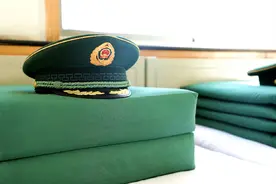 褪色的老军被，一直承载着我的初心图片