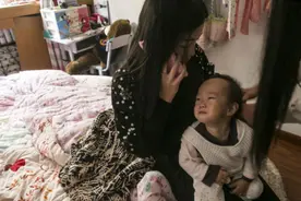 实拍80后单亲妈妈的夜场生活，开宝马上班但生活很心酸图片