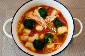 这样做酸汤鱼，鱼肉鲜嫩可口，汤汁酸辣开胃，人人都爱吃图片