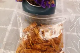 家庭版自制辣条，原来如此简单！再也不被家人担心吃垃圾食品了。图片