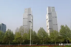 郑东绿地中心总投资达25亿元，由两栋280米高楼组成图片