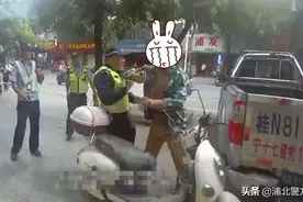 【警讯】阻碍警察执法被拘，任性必将付出代价！图片