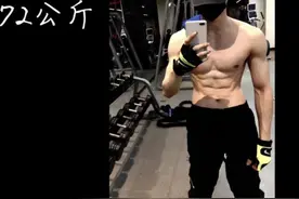 白敬亭为角色健身增重34斤，晒照片腹肌明显，回复网友要克制图片