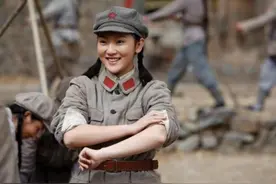 开国大将带女朋友去看望领导，顺便结了个婚，两位元帅是月老图片